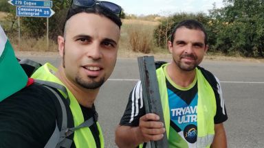 Двама мъже от Свиленград са тръгнали пеша към София Атанас