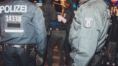 Германската полиция проведе в събота вечерта специална операция в Северен