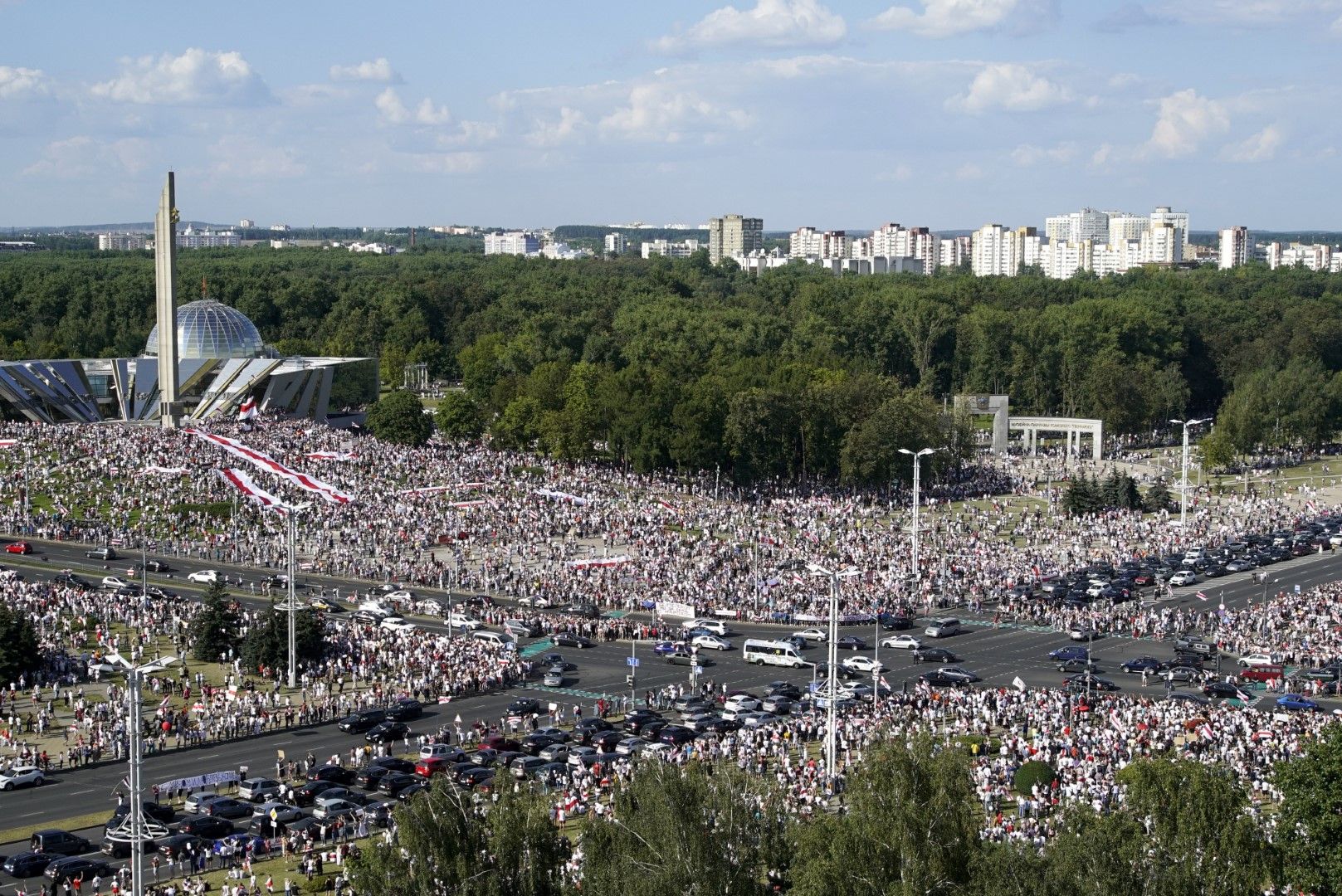 Десетки хиляди се събраха на т. нар. "Поход на свободата" в Минск