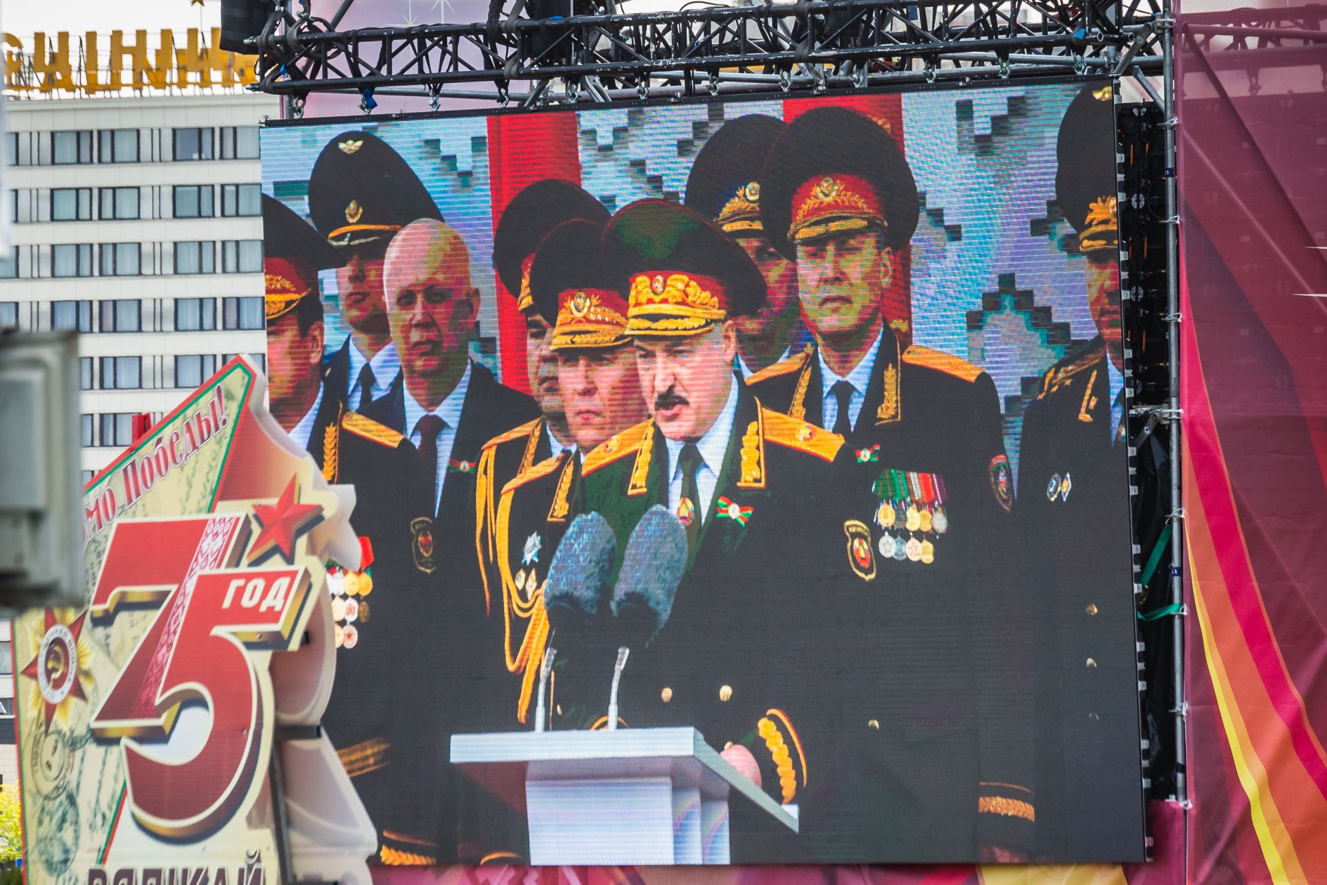 Президентът на Беларус Александър Лукашенко по време на Военния парад на 9 май 2020 г. в Минск