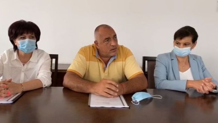 Внасяме промените за нова Конституция. Сред протестиращите няма партии, които