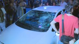 Семейство опита да пробие с кола блокадата на Ситняково, протестиращите я потрошиха (снимки, видео)