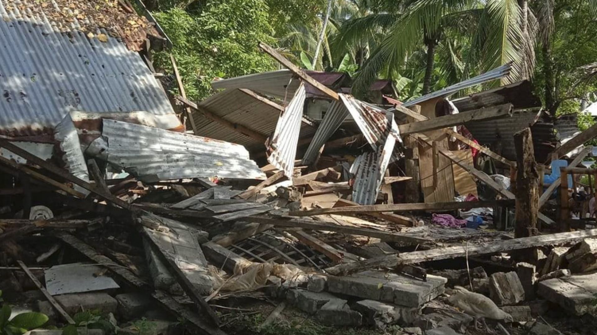 Разрушения и поне една жертва при трус от 6,7 по Рихтер на Филипините (видео)