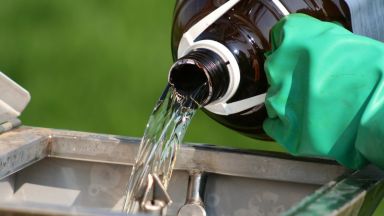 100 тона пестициди голяма част от тях загробени са открити