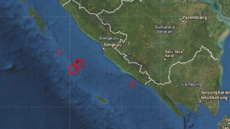 Две земетресения с магнитуд 6,8 и 6,9 и на малка