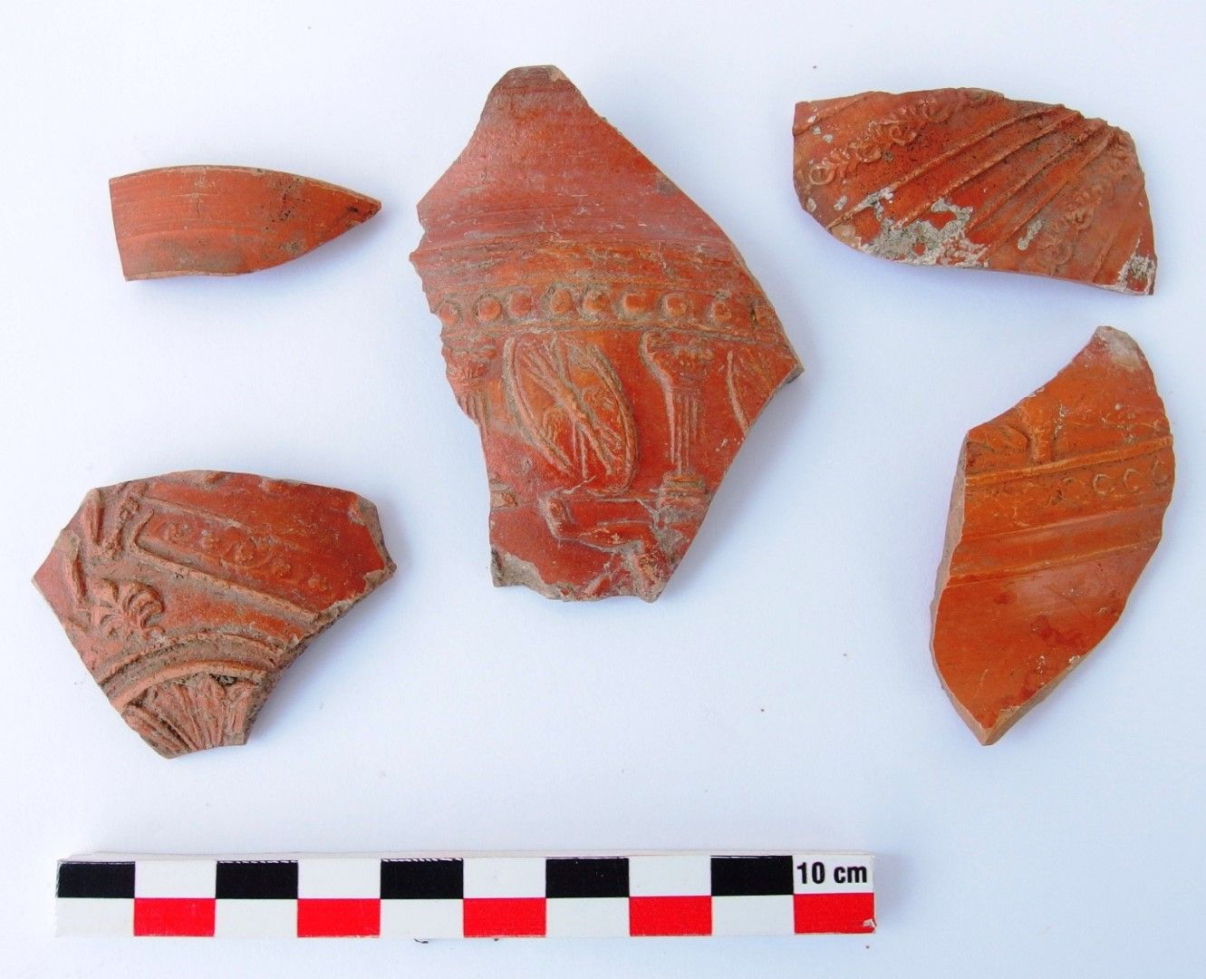 Открити са голям брой фрагменти от гръцка строителна керамика 