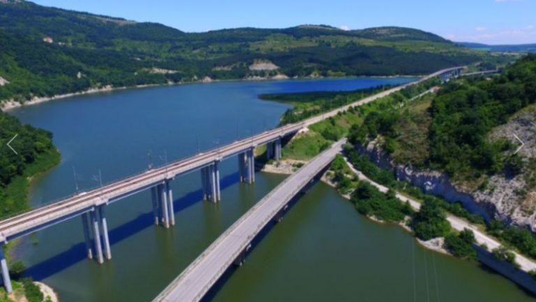 Спряно е изтичането на отпадни води край язовир Цонево, съобщиха