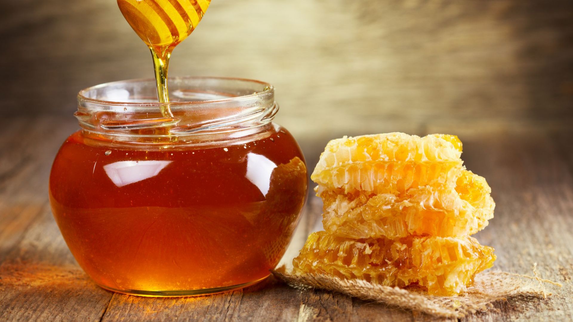 Медът е по-ефикасен от антибиотиците срещу настинки и болки в гърлото