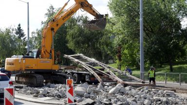 Продължава смяната на трамвайните релси по бул Шипченски проход в