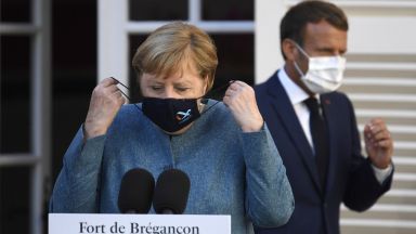 Френският президент Еманюел Макрон и германският канцлер Ангела Меркел настояха