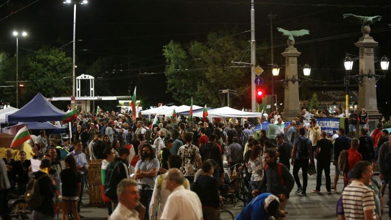 43-ият ден на протести протича спокойно. Както обикновено, гражданите започнаха