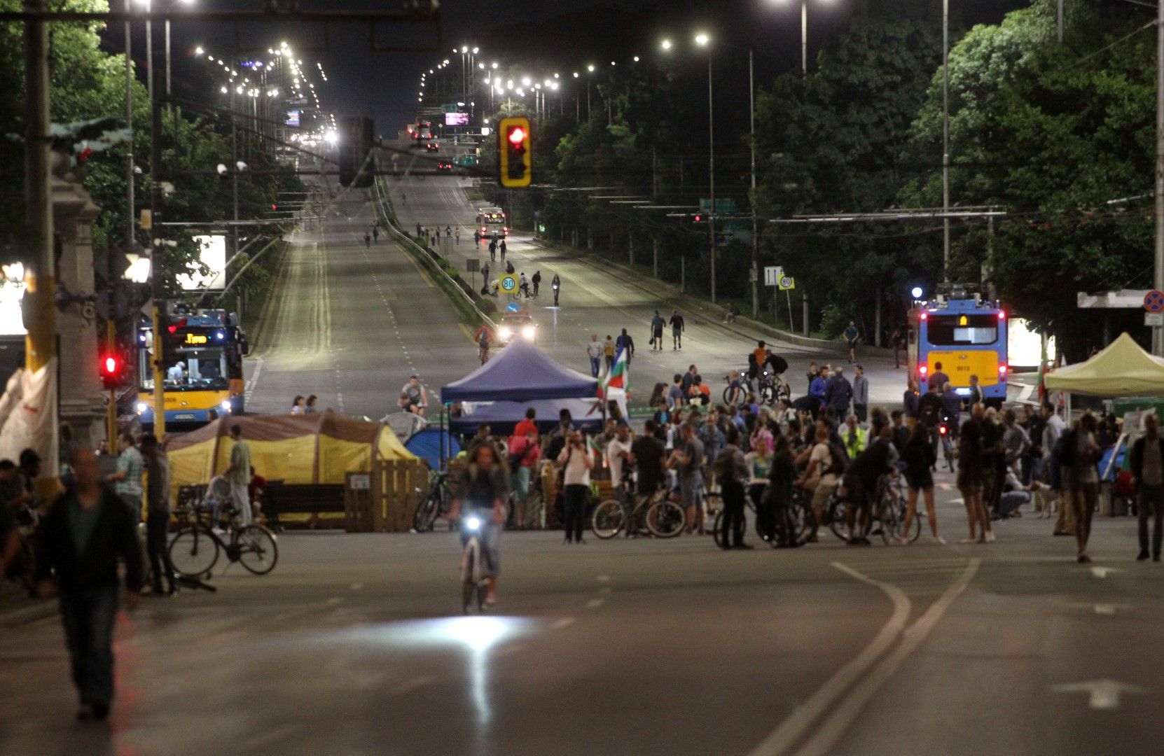 Протестиращи на Орлов мост на 43-ия ден