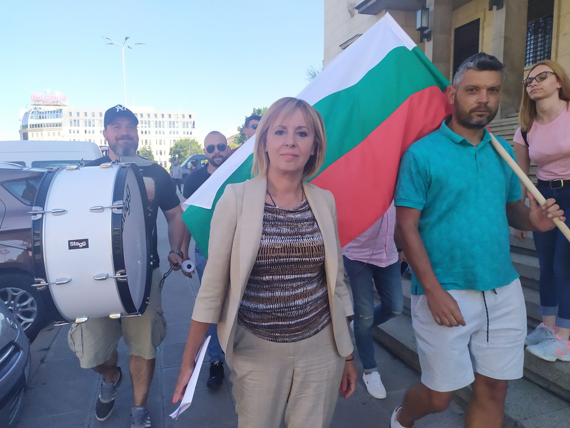 Мая Манолова публикува снимка с Тихомир Василев от една от протестните им акции