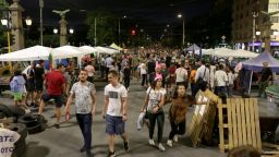 44-ти ден на антиправителствени протести, няколко блокади на БНТ, излязоха и граждани против блокадите
