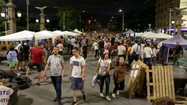 44-ти ден на антиправителствени протести, няколко блокади на БНТ, излязоха и граждани против блокадите