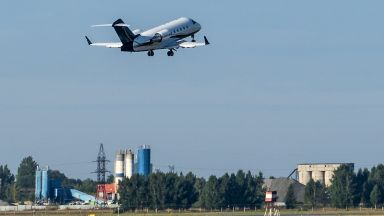 Русия възобновява авиовръзките на регулярна основа с редица страни сред