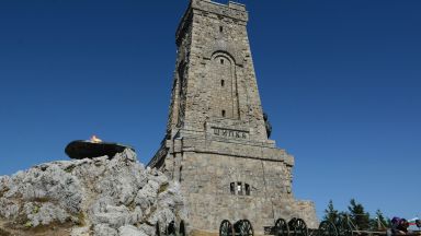 Паметникът на свободата на връх "Шипка" ще бъде затворен за посетители заради лошото време