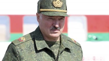 Президентът на Беларус Александър Лукашенко нареди от понеделник стачкуващите предприятия