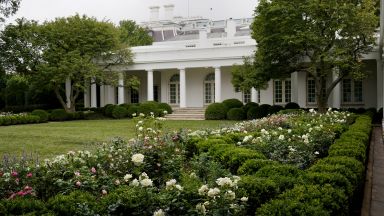 Mелания Tръмп обнови розовата градина на Белия дом (снимки)