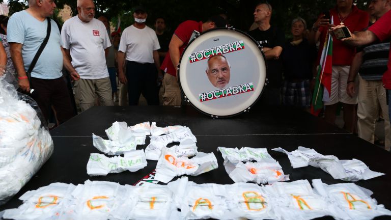 В 46-ия ден на антиправителствени протести недоволните от управлението хвърляха