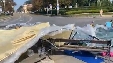 Трима мъже са се опитали да премахнат палатките намиращи се