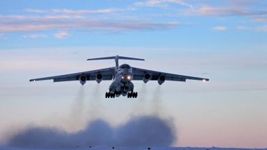 Руски транспортен Ил-76 кацна във Венецуела на фона на твърденията за американски удари