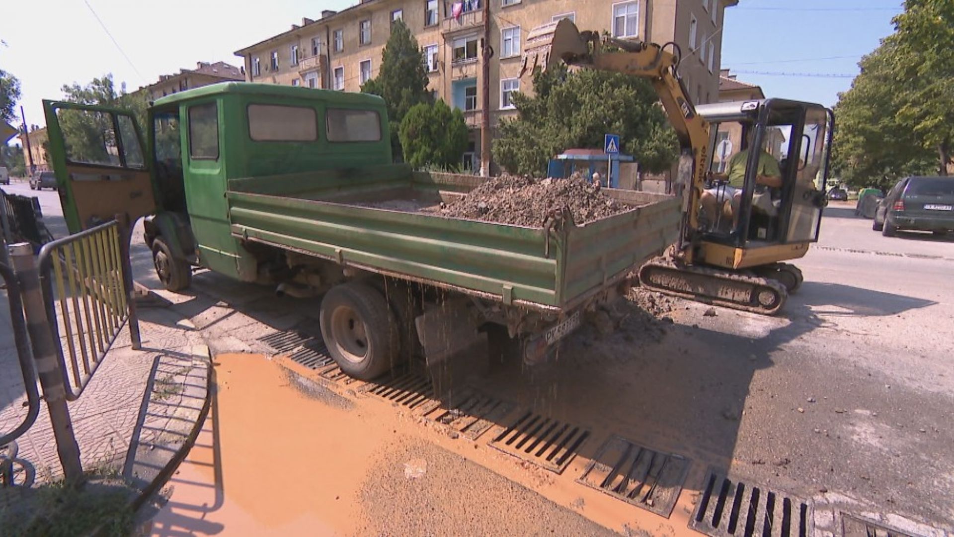 Отново без вода в Перник, спряха новия водопровод