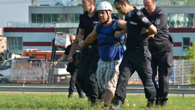 Иван Калчев който вчера бе задъражан за 24 часа в