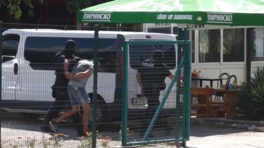 Служители на ГДБОП заедно със служители на РПУ Дупница арестуваха