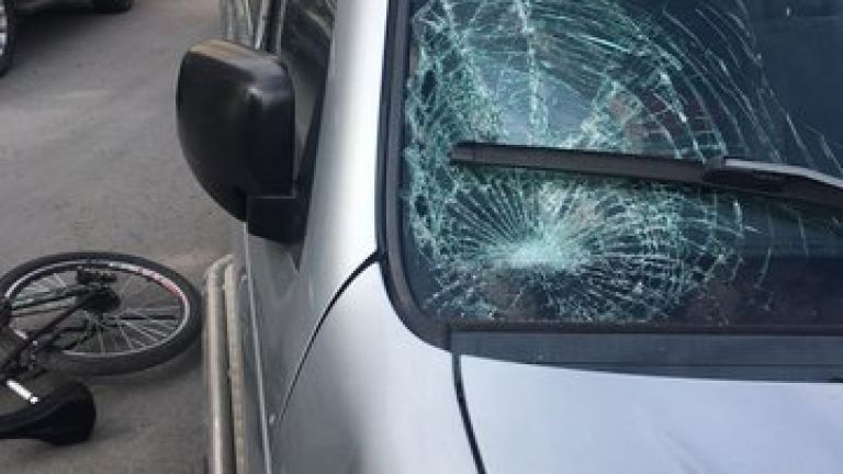 8-годишен велосипедист е с опасност за живота, след като е