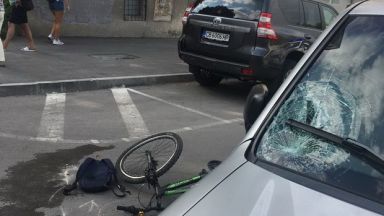 Лек автомобил удари дете с колело на улица Преслав до