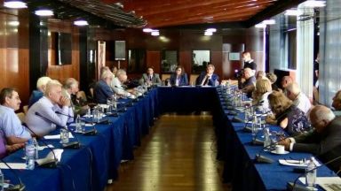 Лидерът на БСП Корнелия Нинова се срещна с юристи професори