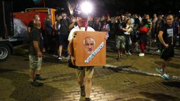 49 ден на протести: Гражданско шкафче и часовник за изтичащото време на властта (снимки)