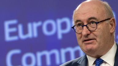 Еврокомисарят по търговията ирландецът Фил Хоган подаде оставка след като