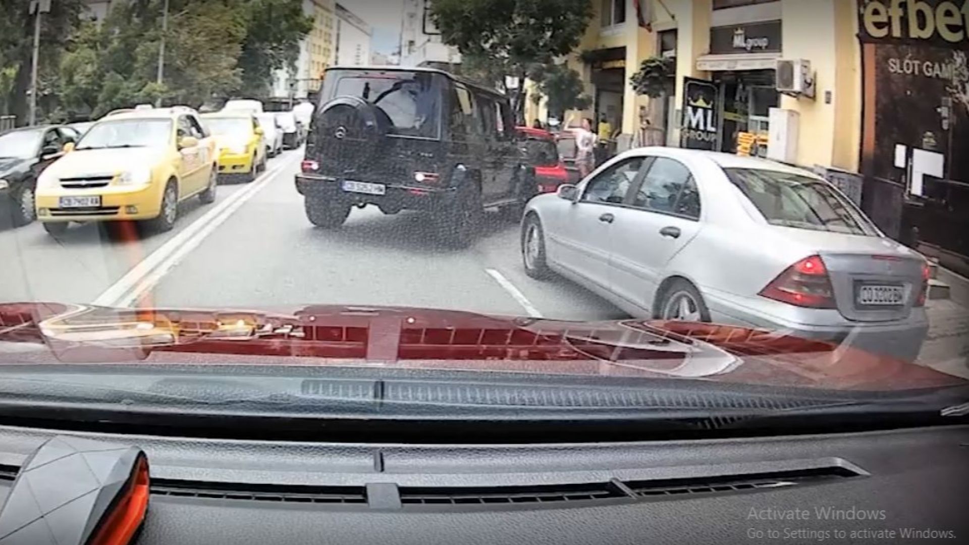 Задържаха шофьора на G класата, блъскал друга кола в София