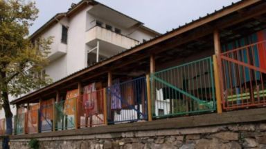 Три жени от Дома за хора с физически увреждания в