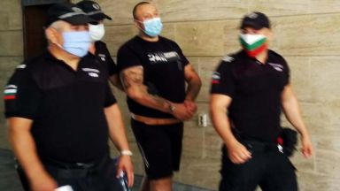 Добричкият окръжен съд остави в ареста 36 годишния Илтер Аксанов Шалтера който