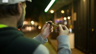 Синът на бившия международен футболен съдия Антон Генов е бил