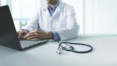 Отстраниха от длъжност ортопеда от Пловдив който се сдоби с