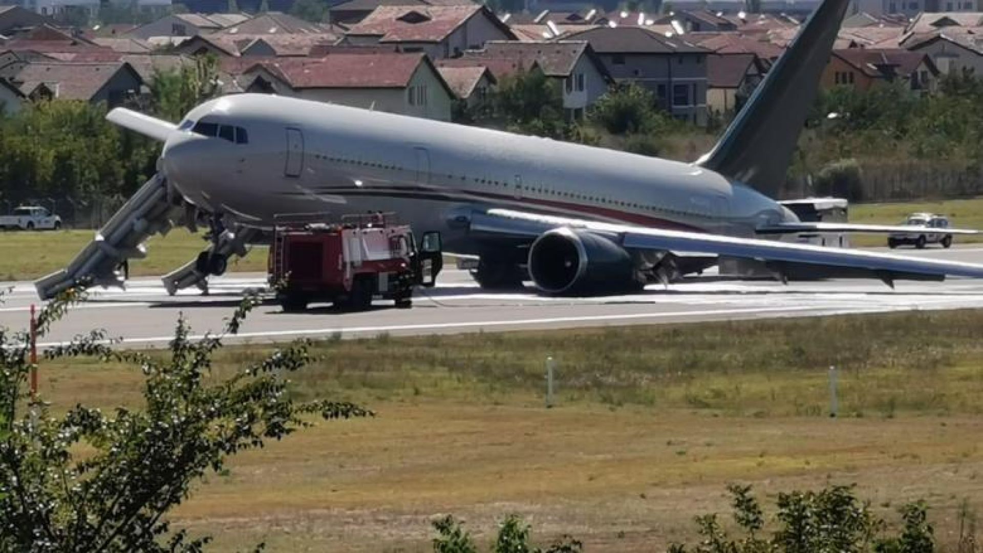 Самолет с американски военни едвам кацна на летище в Румъния (видео)