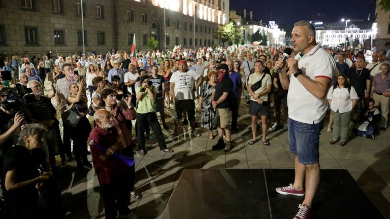 В 51-ия ден на протести в София хората отново се