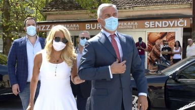 Черногорците гласуват днес в оспорвани парламентарни избори като нито дългогодишната