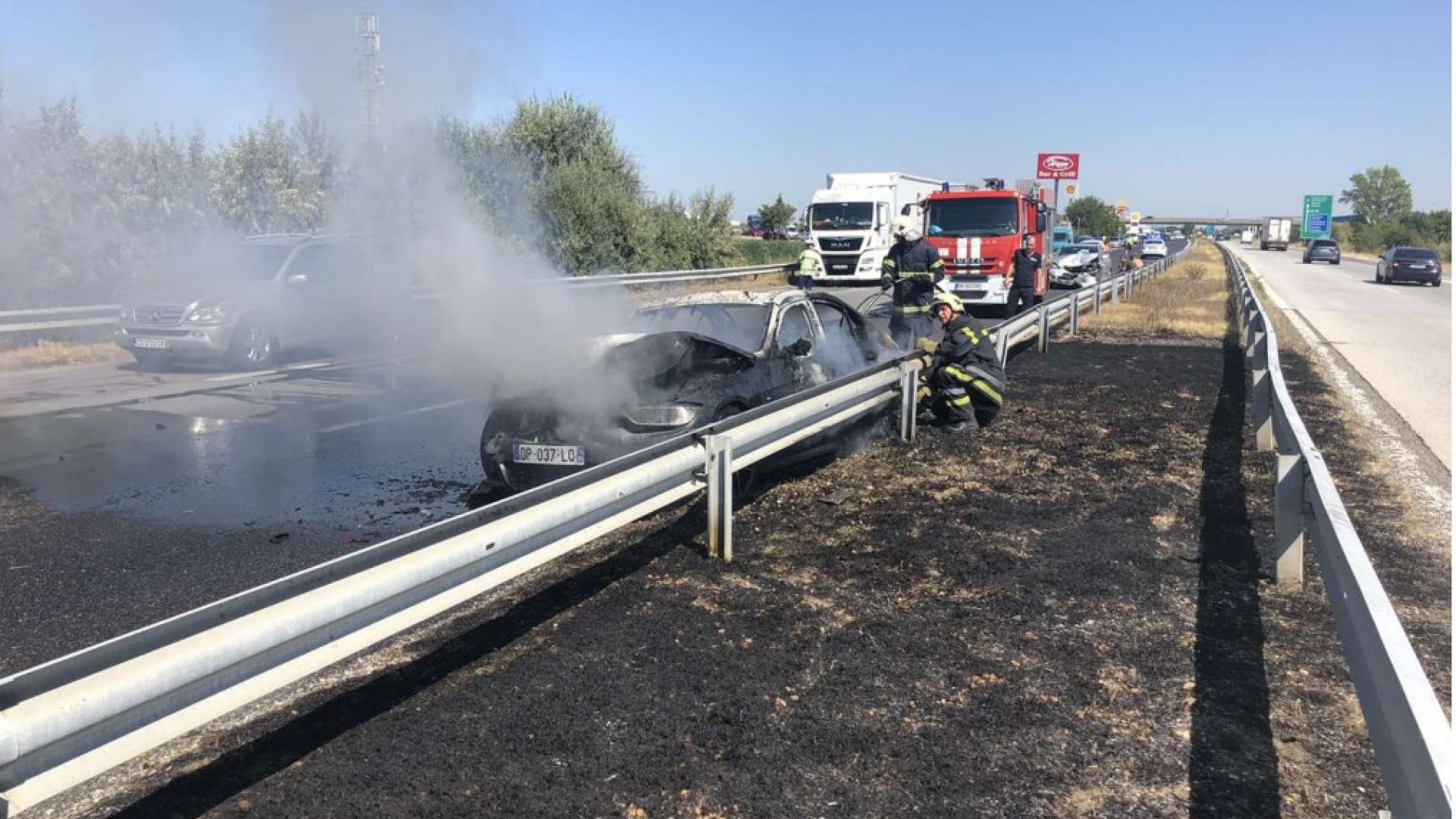 Кола се запали при меле на АМ "Тракия" край Пловдив
