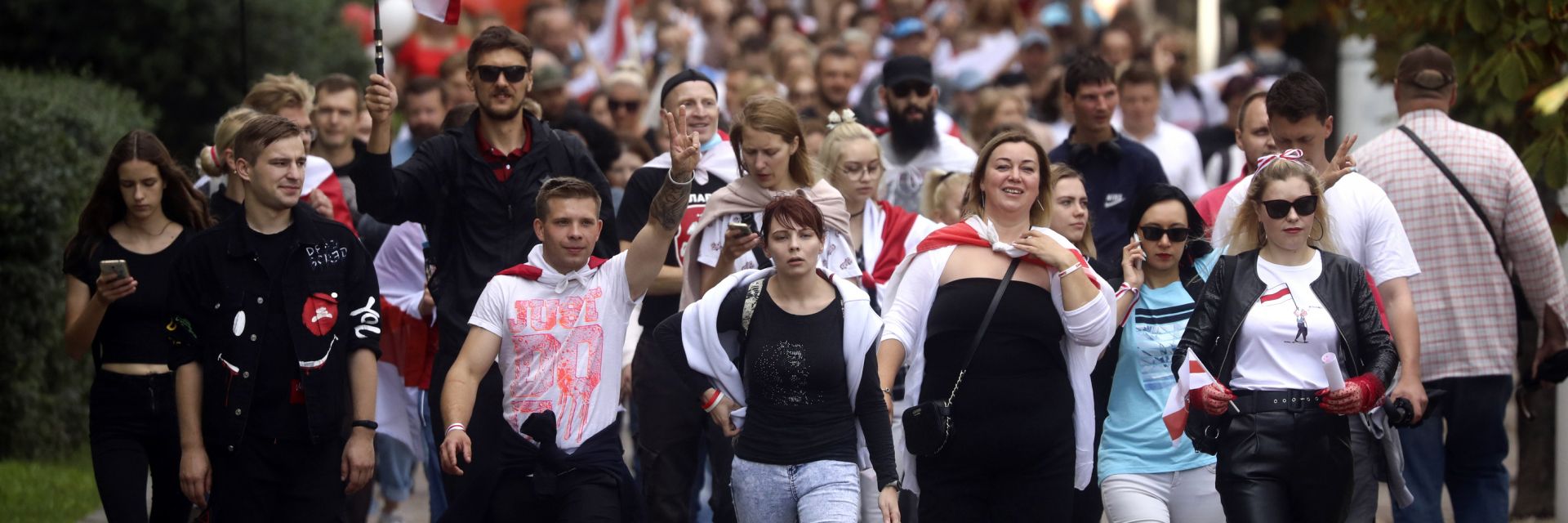  Центърът на Минск почерня от протестиращи, над 100 са задържани (снимки и видео)