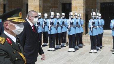 Ердоган предизвика "враговете на Турция" да й се опълчат