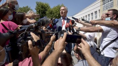 Лидерът на Демос Миодраг Лекич който бе натоварен да състави