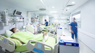 Случаите на коронавирус в света надхвърлиха 25 млн а новият