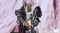 Лейди Гага грабна 5 отличия на видео музикалните награди на MTV и очарова с маските си