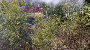 Две денонощия огнеборци гасиха големия пожар между сливенските села Селиминово