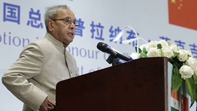 Бившият президент на Индия Пранаб Мукерджи почина 21 дни след